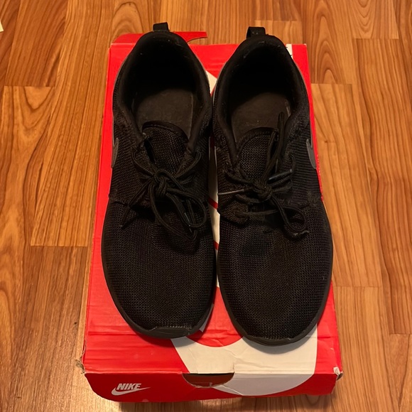 NIKE ROSHERUN (GS) - Picture 2 of 5